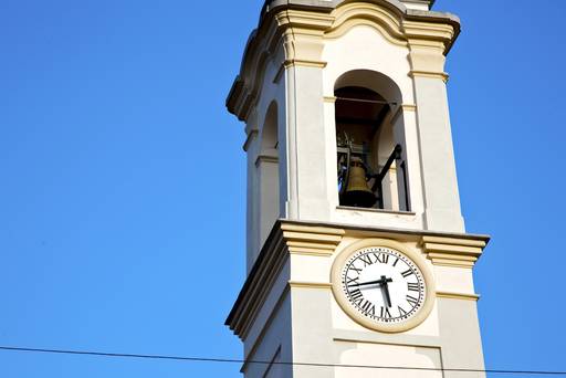 Dona 5 mattoni per il campanile