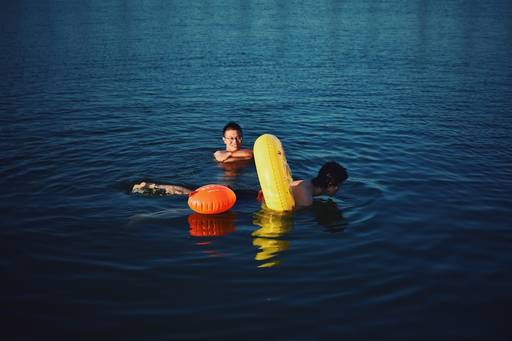 Tuffi e giochi in acqua