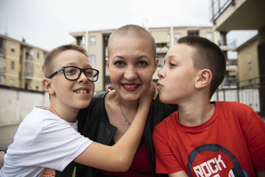 Dona per sostenere le famiglie fragili