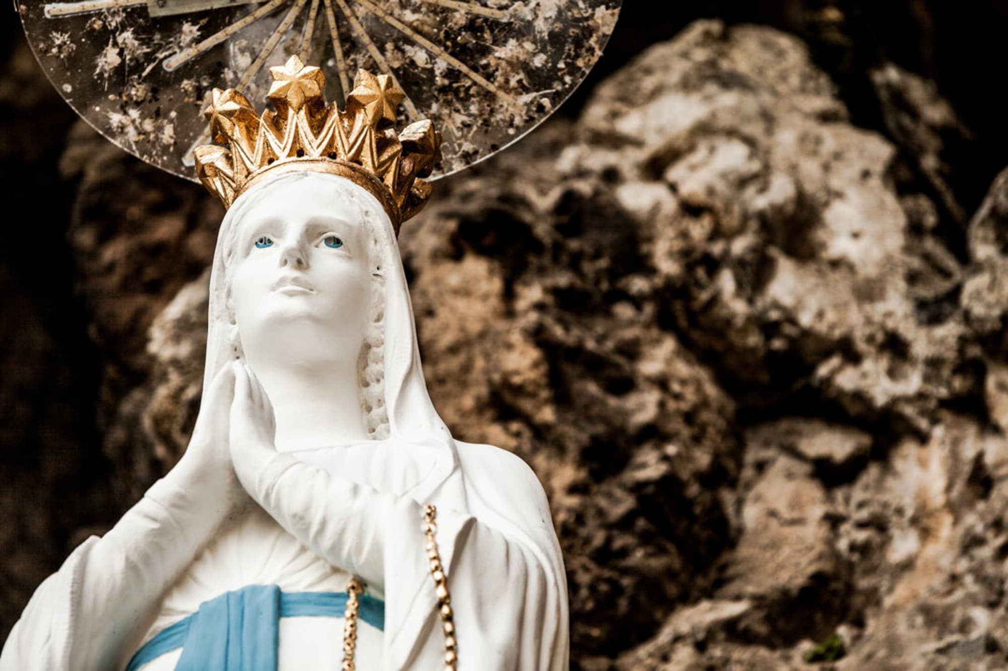Una candela per la Madonna di Lourdes