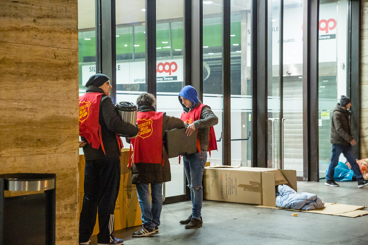 Aiuto a chi vive per strada